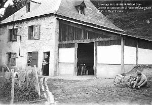 COLO JEUNE FRANCE 1953 refectoire du Ru ferme le matin du depart